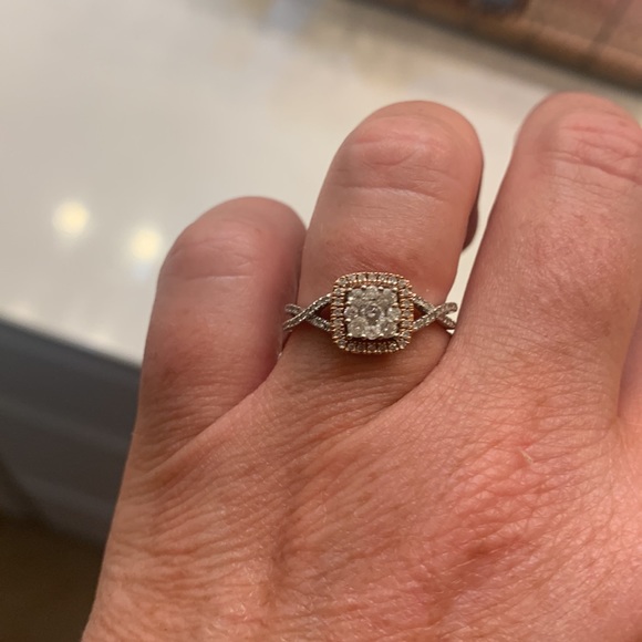 10k white gold 1/2 ctw ring - Picture 2 of 7